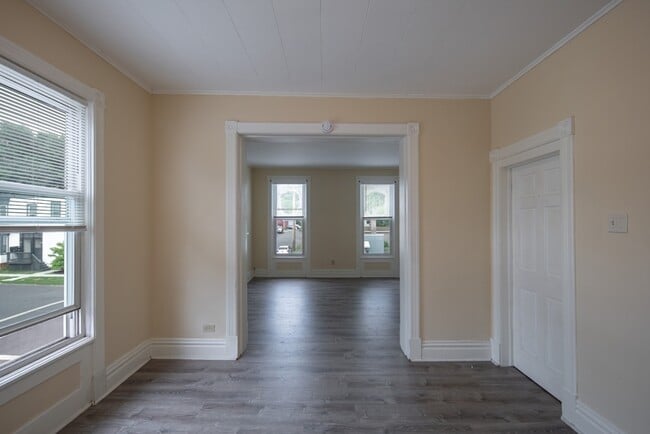 Building Photo - 629 4th Ave