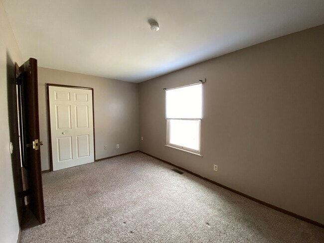 Building Photo - Great Ranch House next to a Park and Publi...