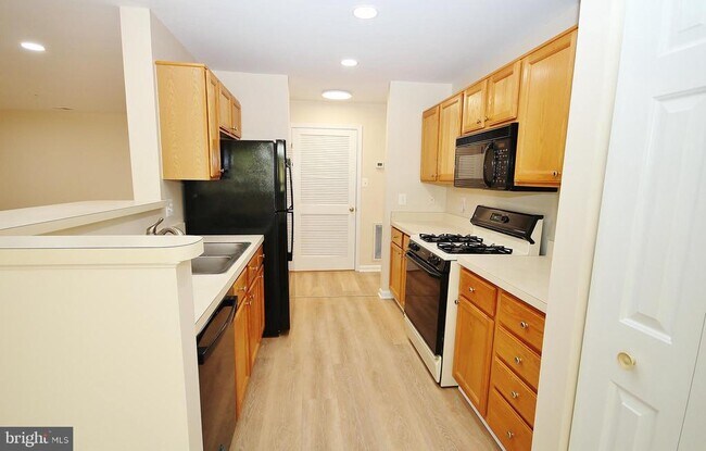 Building Photo - 7532 Coxton Ct