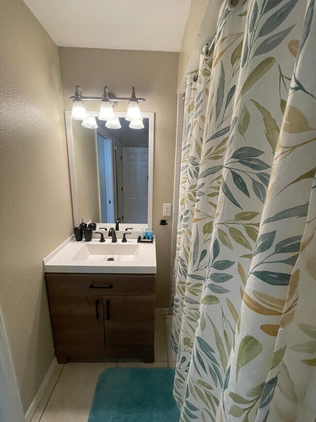 Building Photo - 2043 NW 6th Terrace