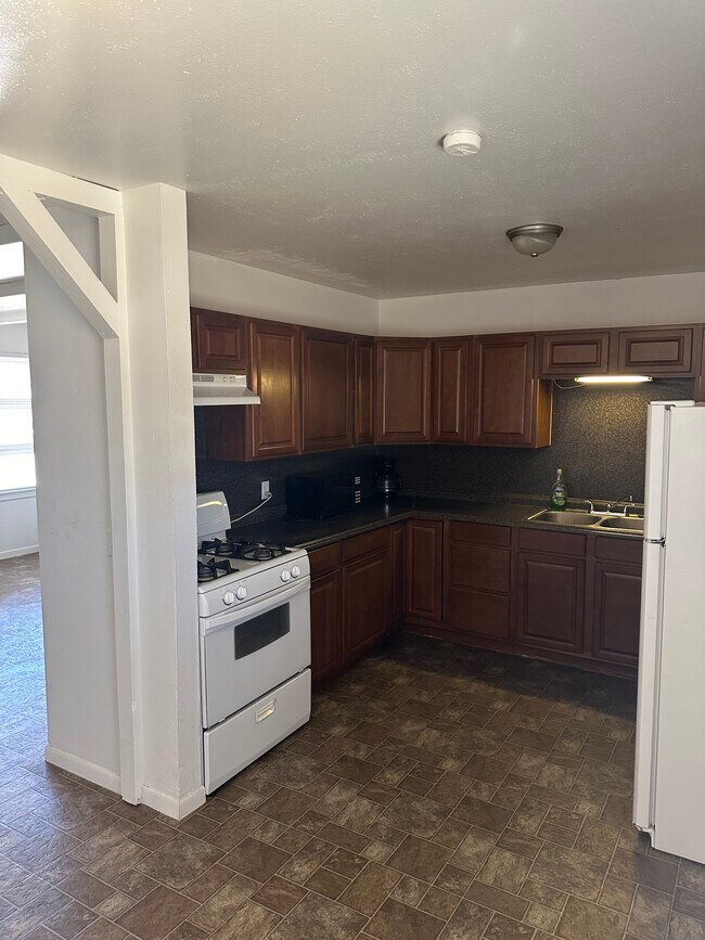 Building Photo - 1106 NW 7th St