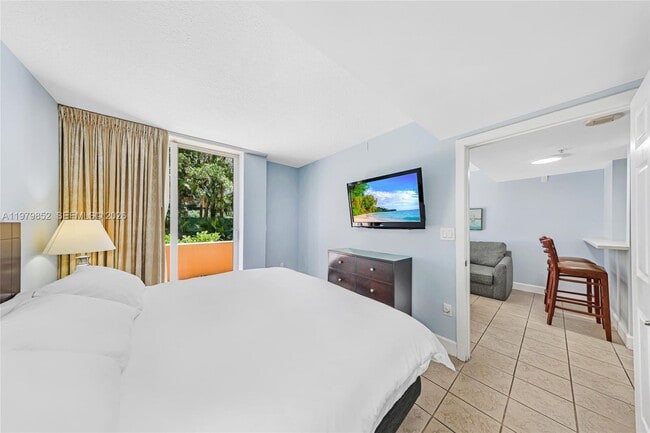 Building Photo - 2951 S Bayshore Dr