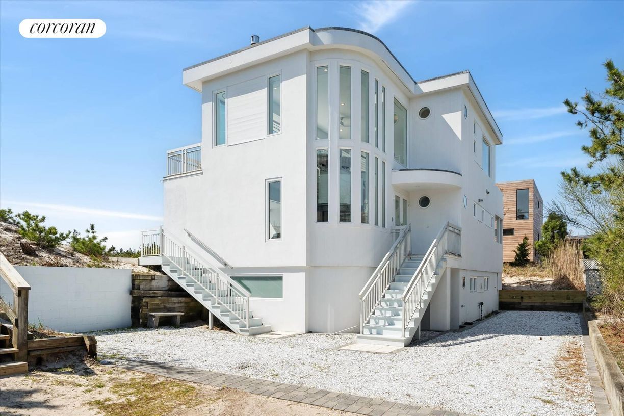 Building Photo - 413B Dune Rd