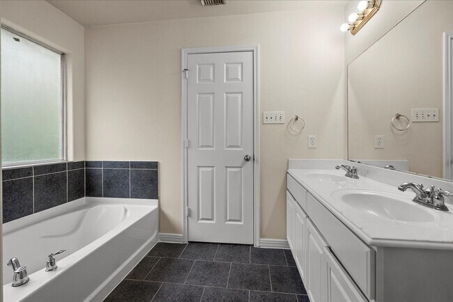 Building Photo - 2834 Arica Ln