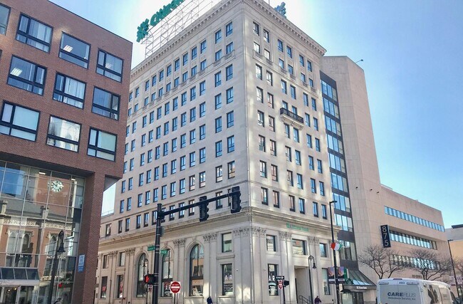 Building Photo - 875 Elm St