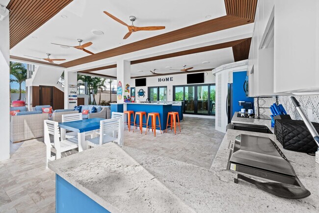 Building Photo - 247 Pescayo Ave