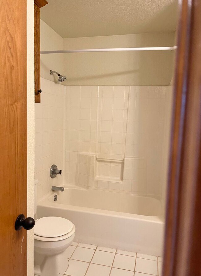 Building Photo - 3320-3322 Ridgecrest Cir