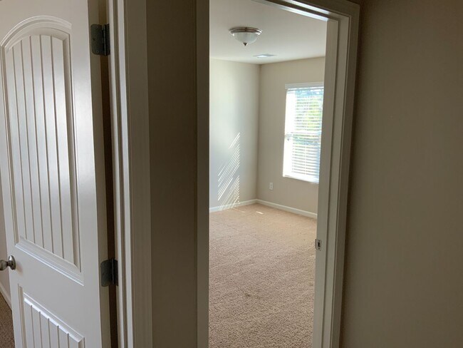 Building Photo - Chelsea Reserve  4 BR / 2.5 Ba / 2 family Room / 2 stories