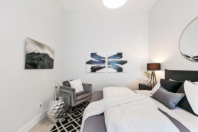 Building Photo - 1086 S Van Ness Ave