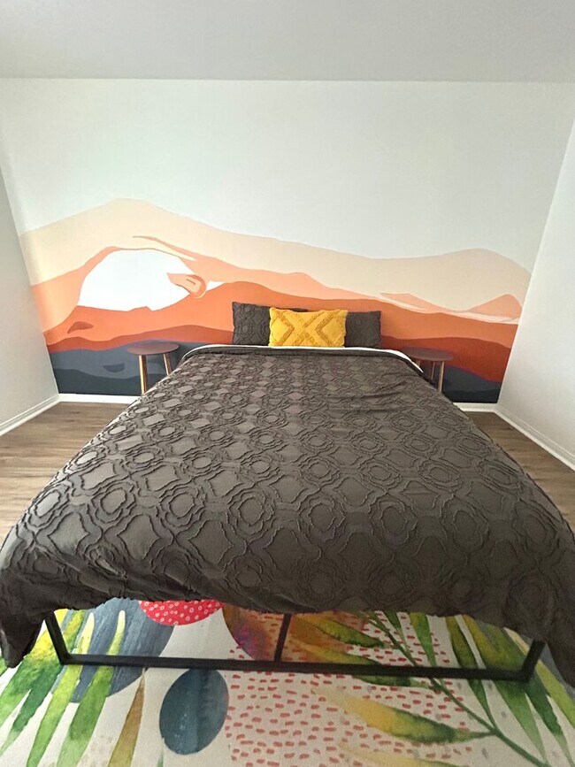 Building Photo - Furnished 3 Bedroom 2 Bathroom Home