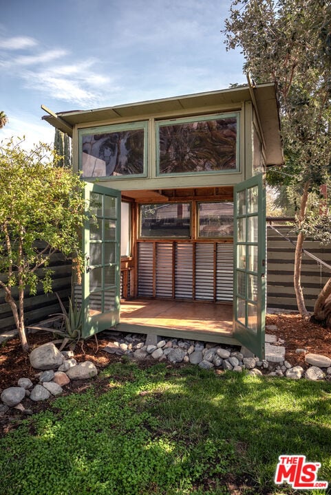 Building Photo - 1480 N Mentor Ave