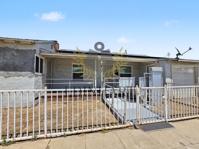 Building Photo - 3049 E McKinley Ave