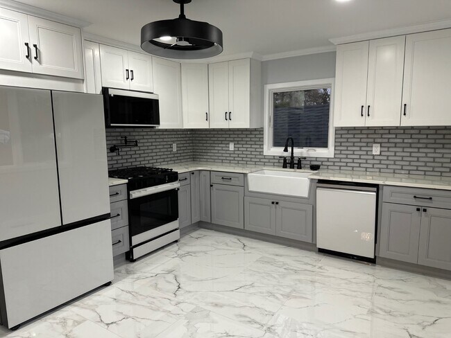 Building Photo - 595 Kingfisher Cir