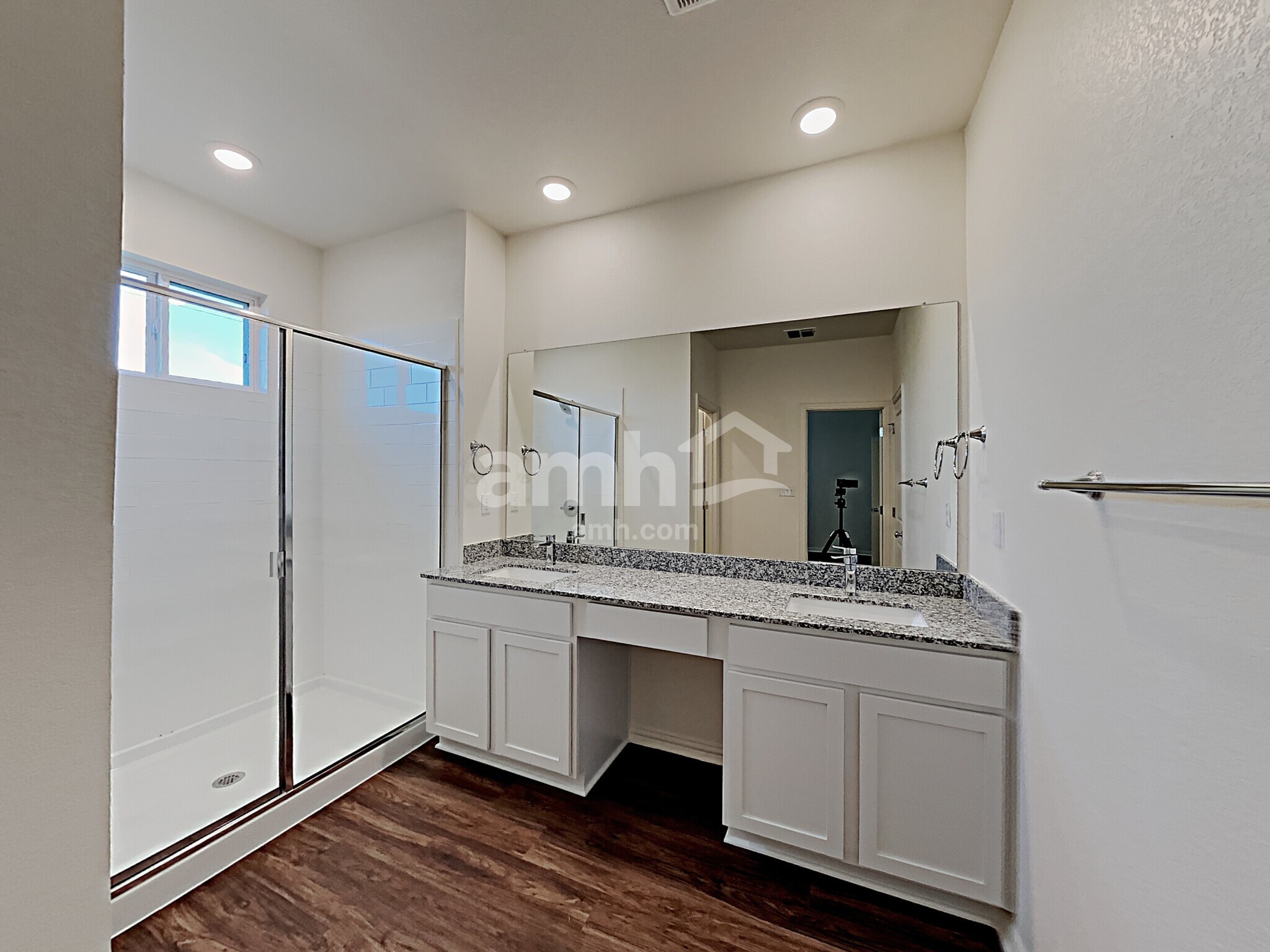 Building Photo - 2710 Lillybrook Ln