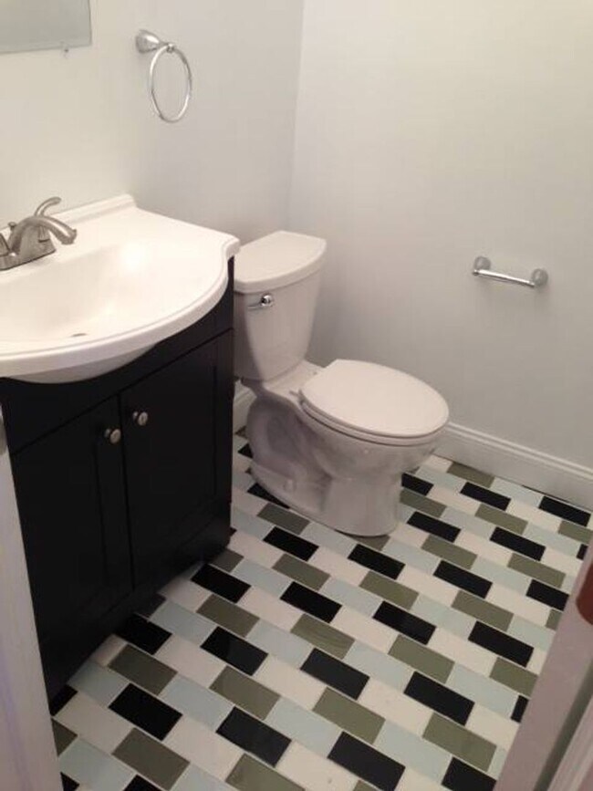 Building Photo - Beautiful 3 bed, 1 bath luxury apartment South Side Flats