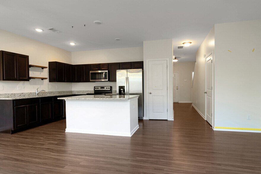 Building Photo - 6353 Mountain Home Way SE