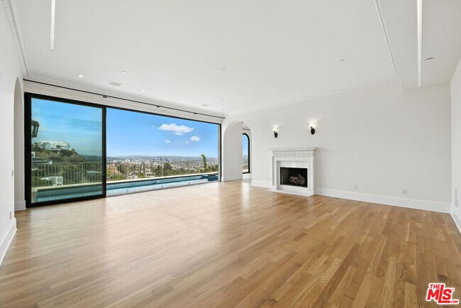Building Photo - 1675 Woods Dr