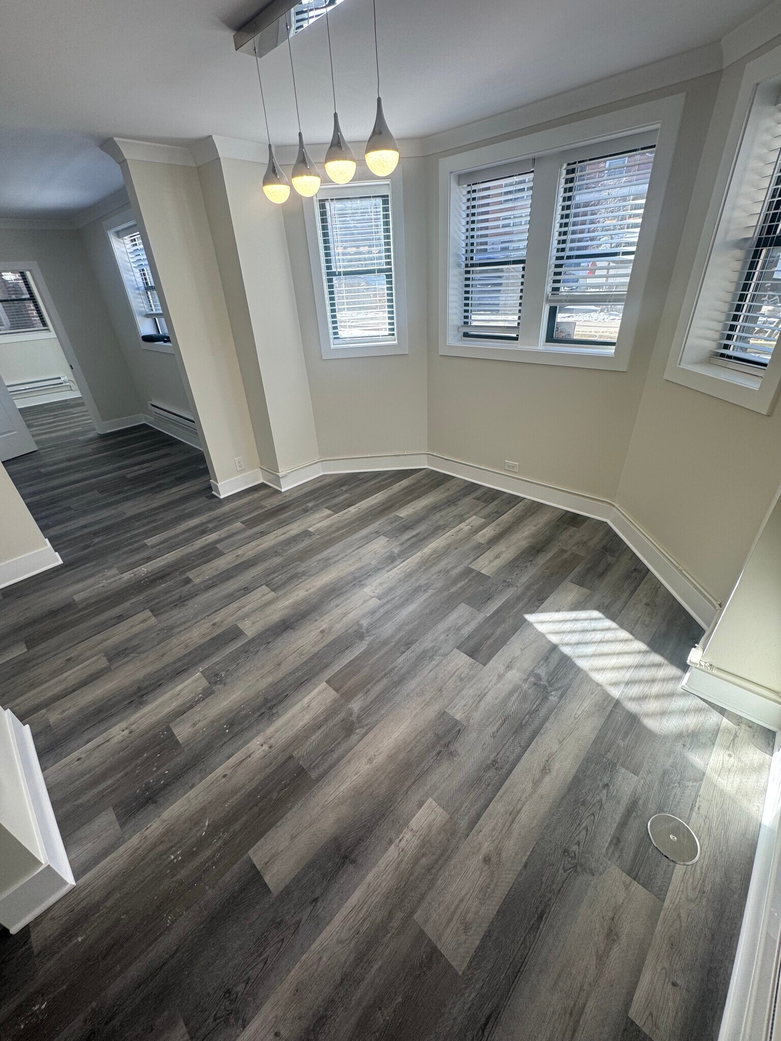 Building Photo - 3837 N Greenview Ave