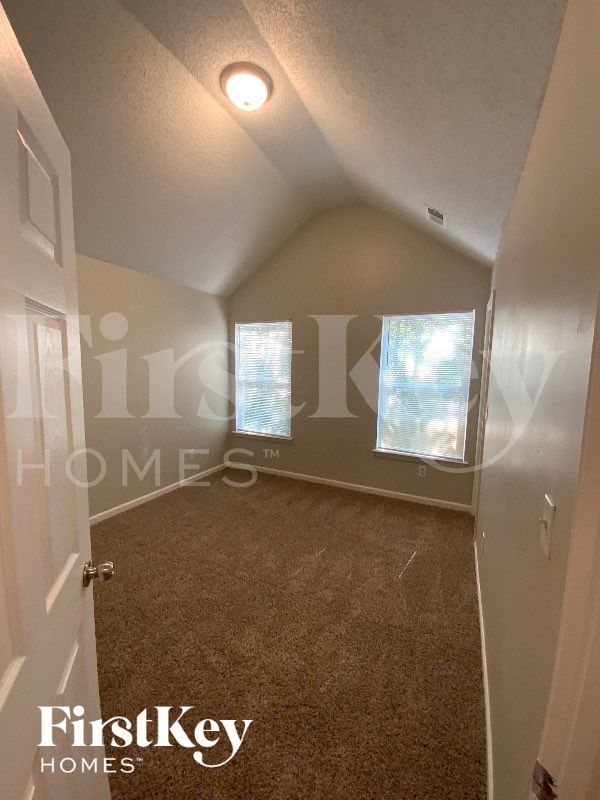 Building Photo - 141 Edison Dr