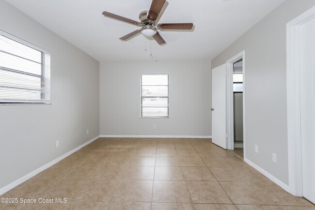 Building Photo - 901 S E O'Donnell Ln