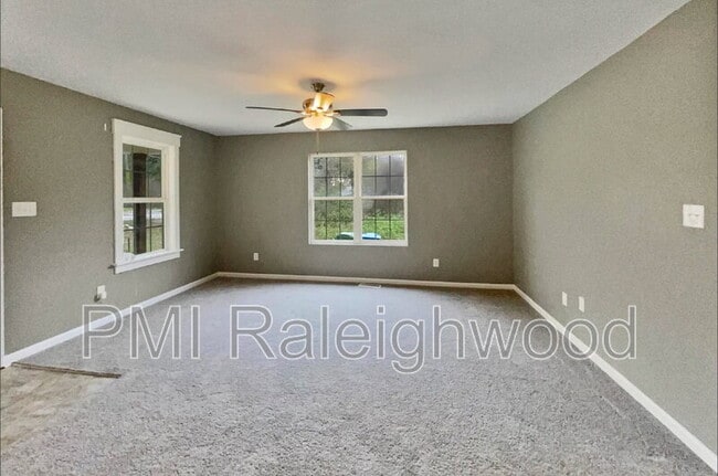 Building Photo - 414 Longfellow St