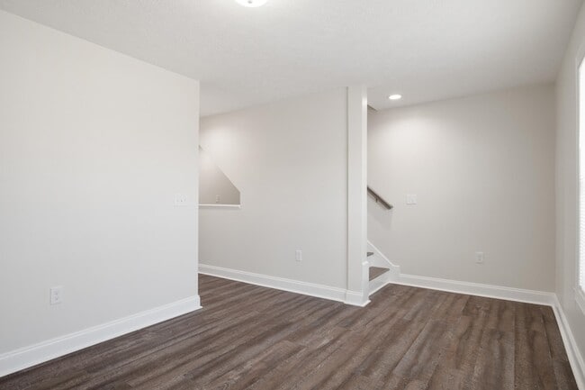 Building Photo - 435 Skylar Dr