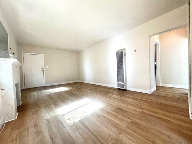 Building Photo - 7449A La Jolla Boulevard