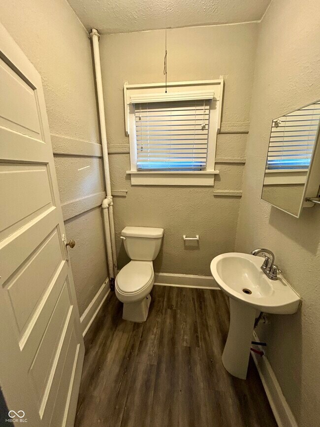 Building Photo - 1134 Lasalle St