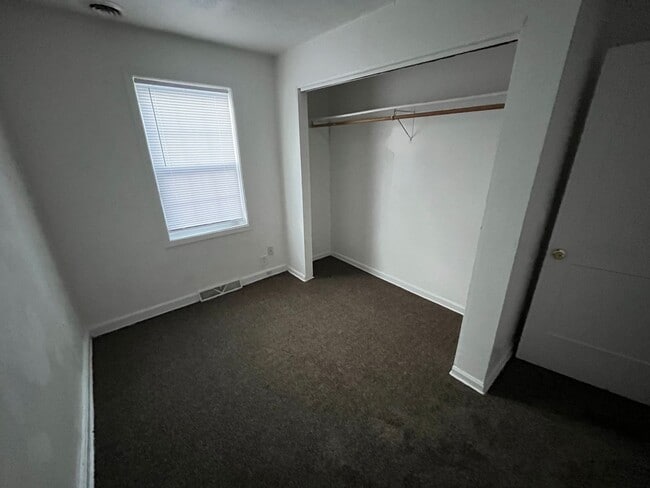 Building Photo - 2 bedroom home available in Loves Park