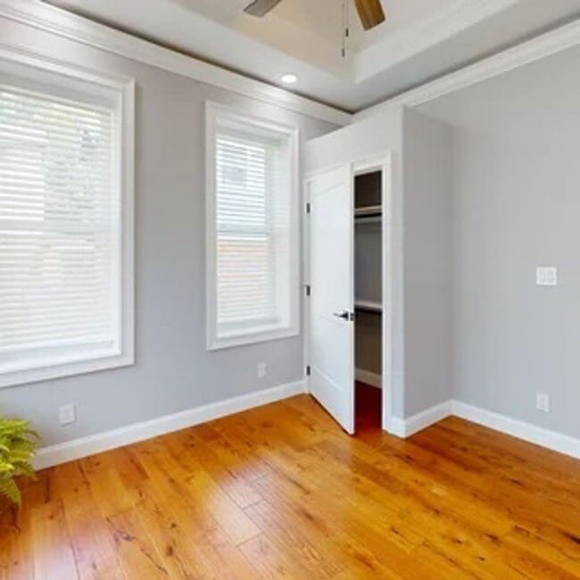 Building Photo - Renovated 8BR/6BA Home Near UTK | $1,290/B...