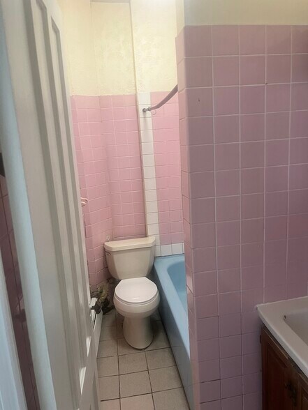 Bathroom - 426 Elk St