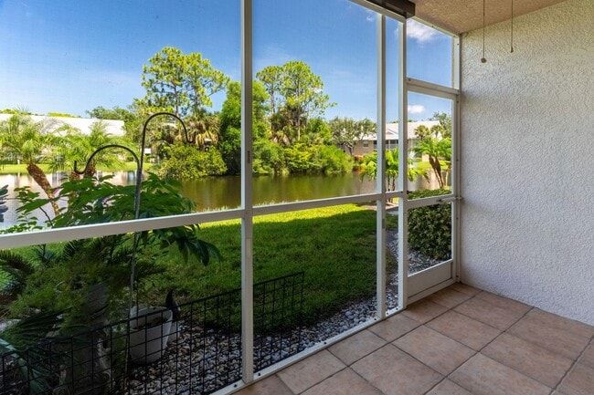 Building Photo - Well-Maintained 2BR/2BA Condo with Lake Vi...