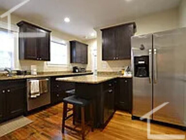 Building Photo - 25 Matchett St