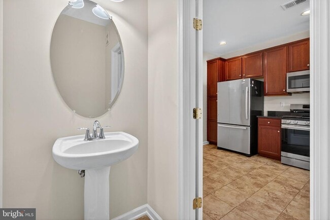 Building Photo - 42563 Highgate Terrace