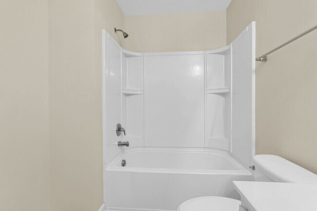 Building Photo - Beautiful FOUR bedroom townhome in Goose Creek!