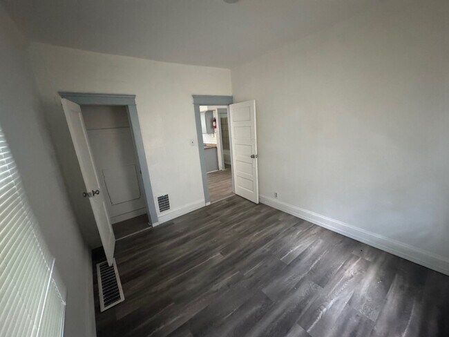 Building Photo - 15322 Yorick Ave