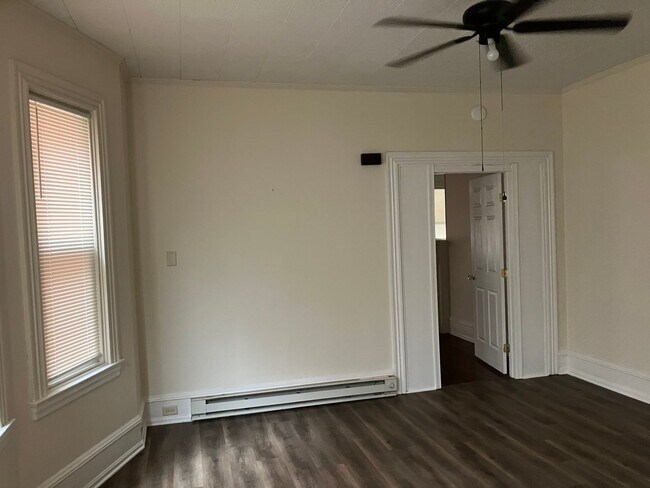 Building Photo - 825 Columbia Ave