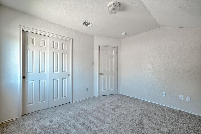 Building Photo - Beautiful 3/2.5/2 two story with two livin...