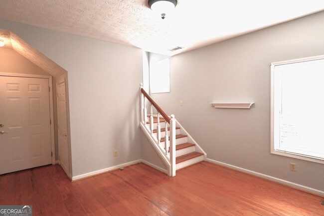 Building Photo - 217 Mountain View St