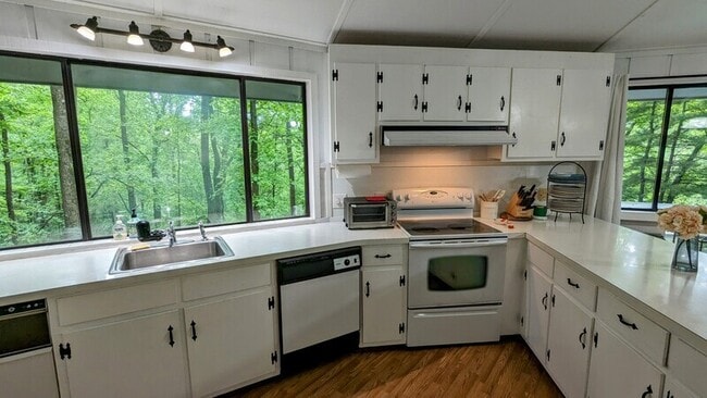 Building Photo - 828 Little Pine Mountain Rd