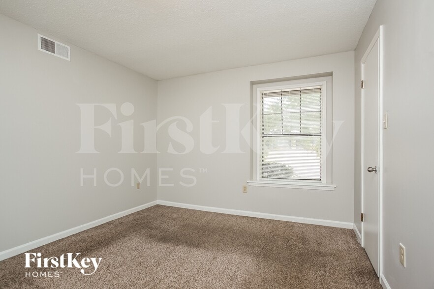 Building Photo - 4834 Walden Glen St