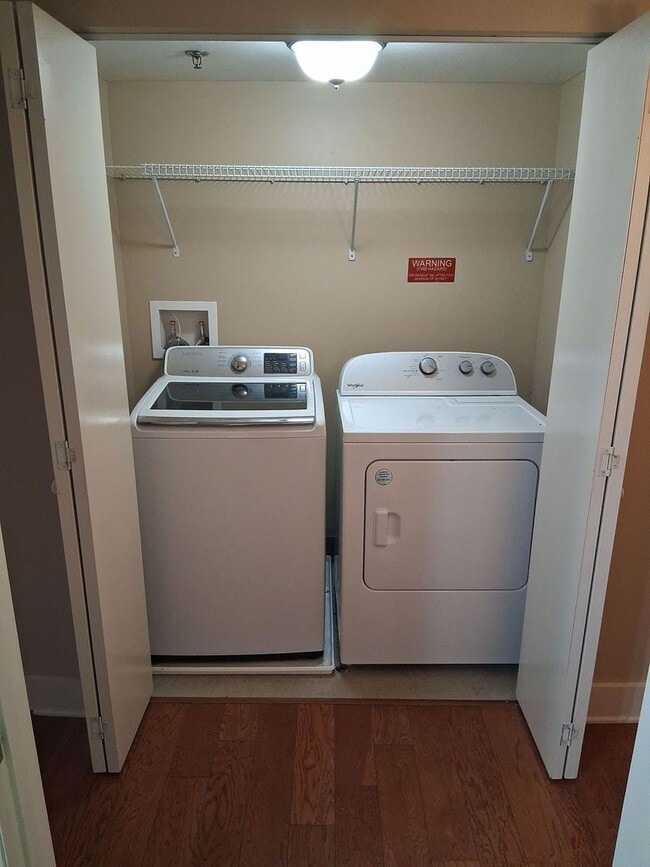 Building Photo - Lake Plaza Condominiums Unit #802: 3bed/2bath Available FALL 2026 - Move in August 13, 2026! Rent...