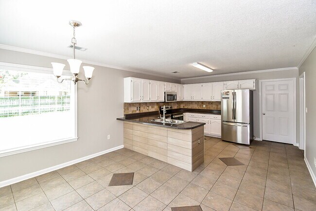 Building Photo - 401 Timber Way S