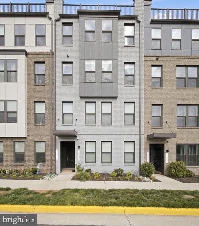 Building Photo - 20354 Newfoundland Sq