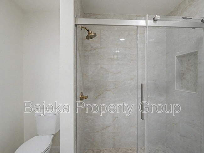 Building Photo - 43018 Burlington Dr