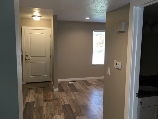 Building Photo - 10 W 1200 S