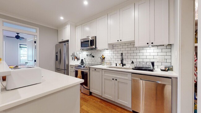 Building Photo - 1310 Holbrook St NE