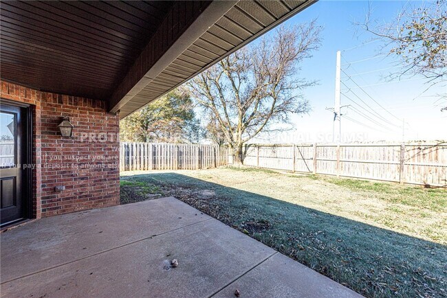 Building Photo - 3705 W Amour Dr
