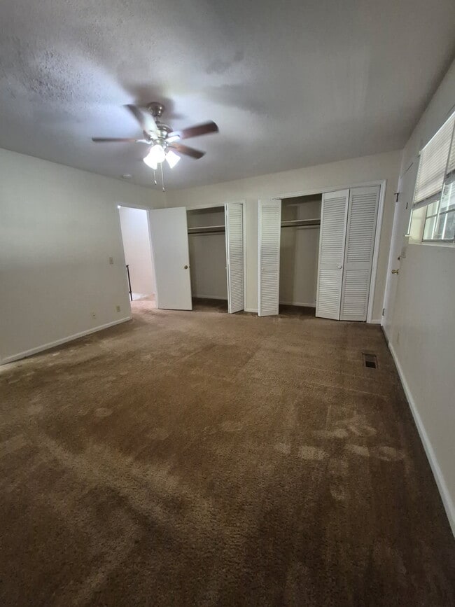 Building Photo - 108 Country Club Dr