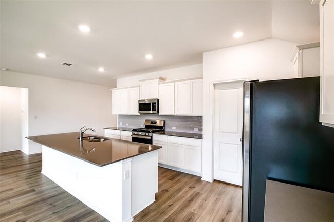 Building Photo - 1740 Catahoula Dr